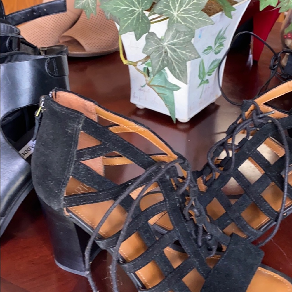 Shoes - Picture 4 of 6